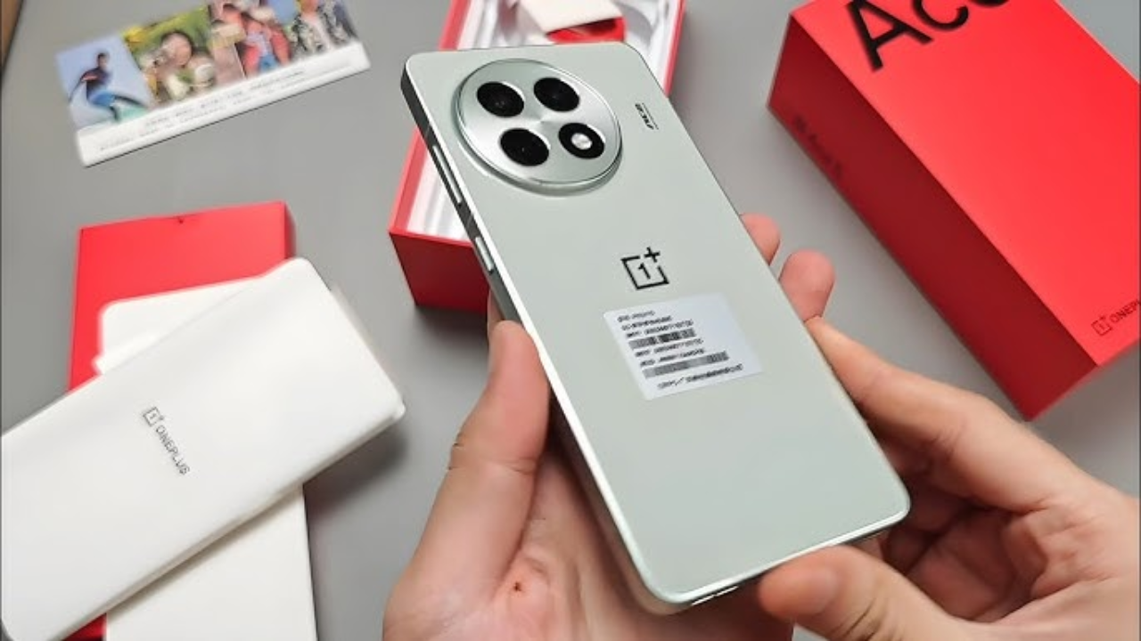 बस लॉन्च हुआ और छा गया! OnePlus Ace 5 Pro की तूफानी स्पीड और कमाल की बैटरी ने मचाई सनसनी